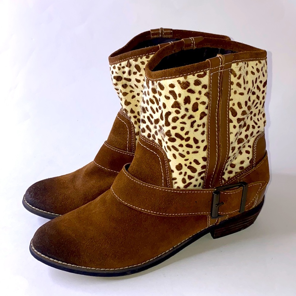 KELSIE DAGGER LEATHER “ TEMPEST” ANKLE BOOTS 10